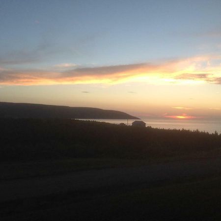 Burton'S Sunset Oasis Motel Bay Saint Lawrence Esterno foto
