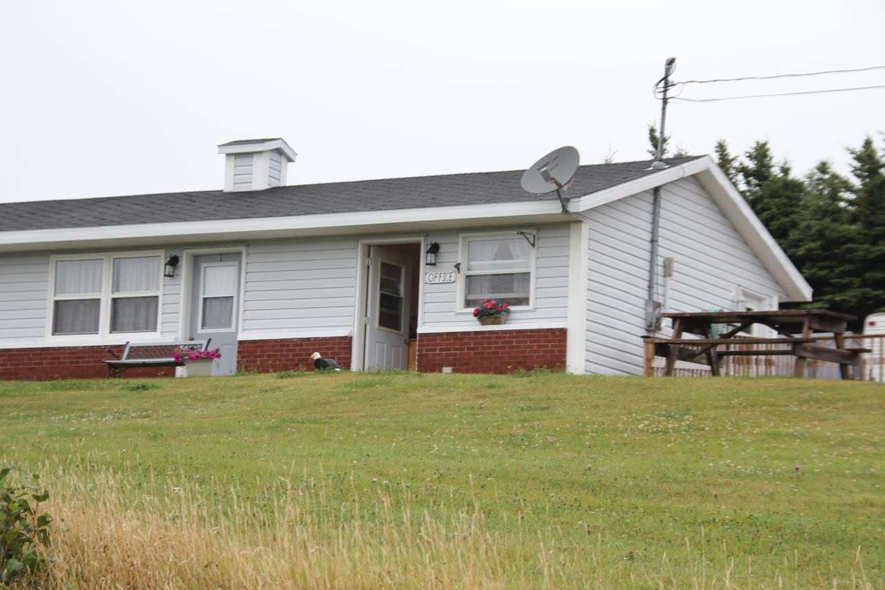 Burton'S Sunset Oasis Motel Bay Saint Lawrence Esterno foto