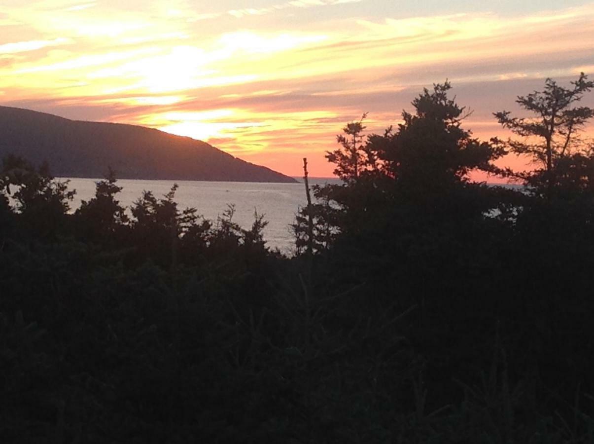 Burton'S Sunset Oasis Motel Bay Saint Lawrence Esterno foto